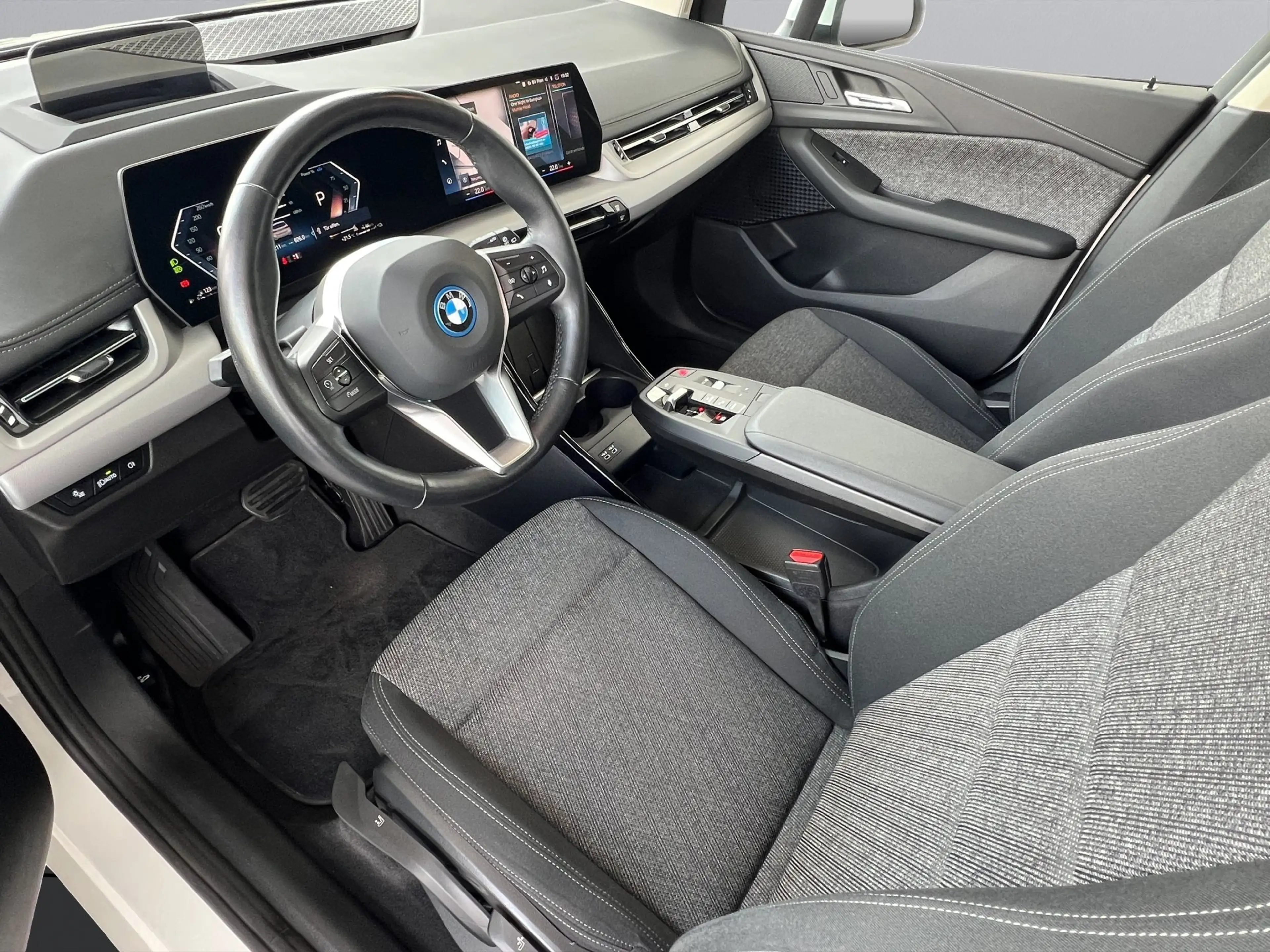 BMW 225 e xDrive ActiveTourer adapLED 360° HUD Keyless — photo 6