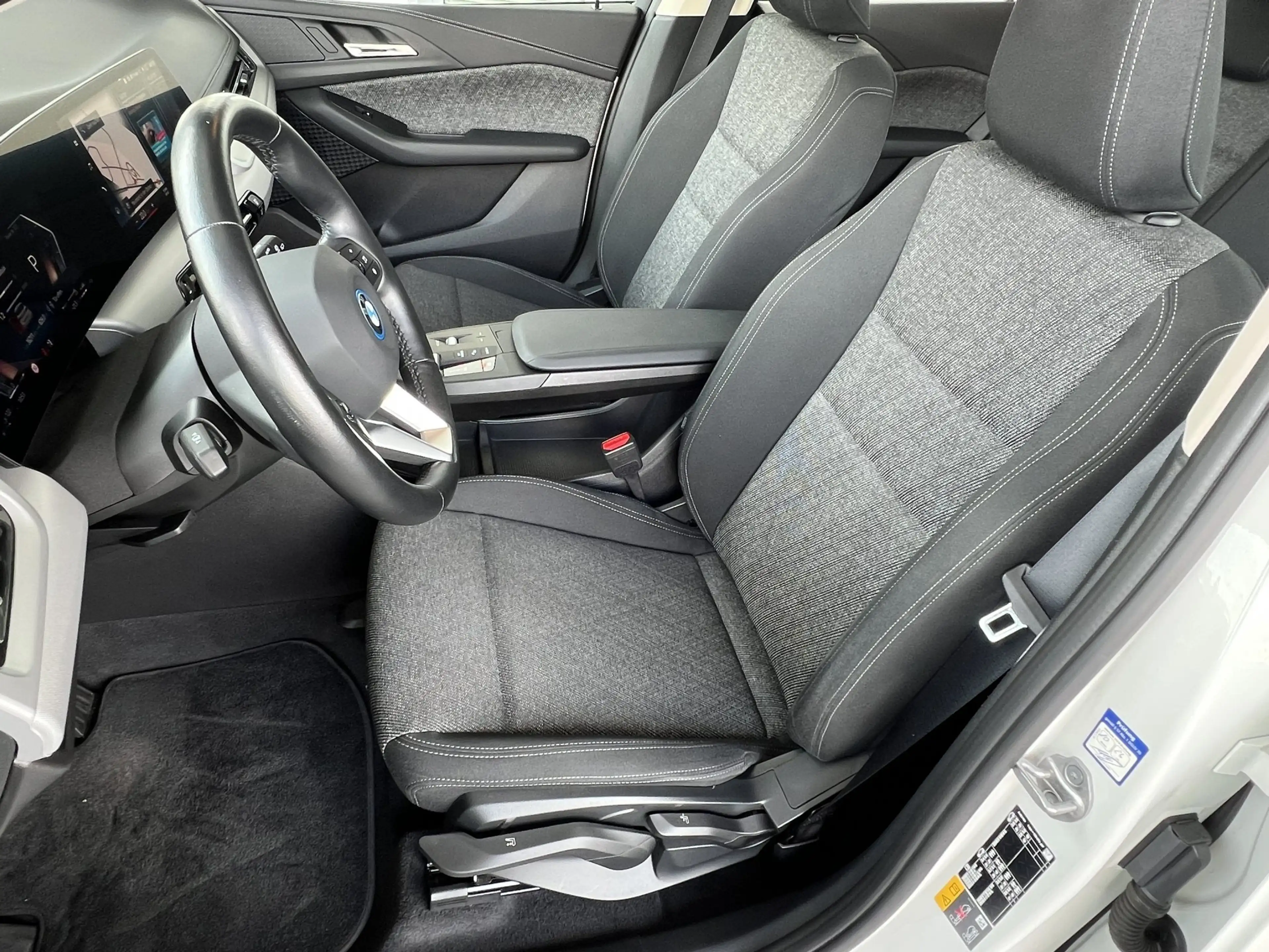 BMW 225 e xDrive ActiveTourer adapLED 360° HUD Keyless — photo 8