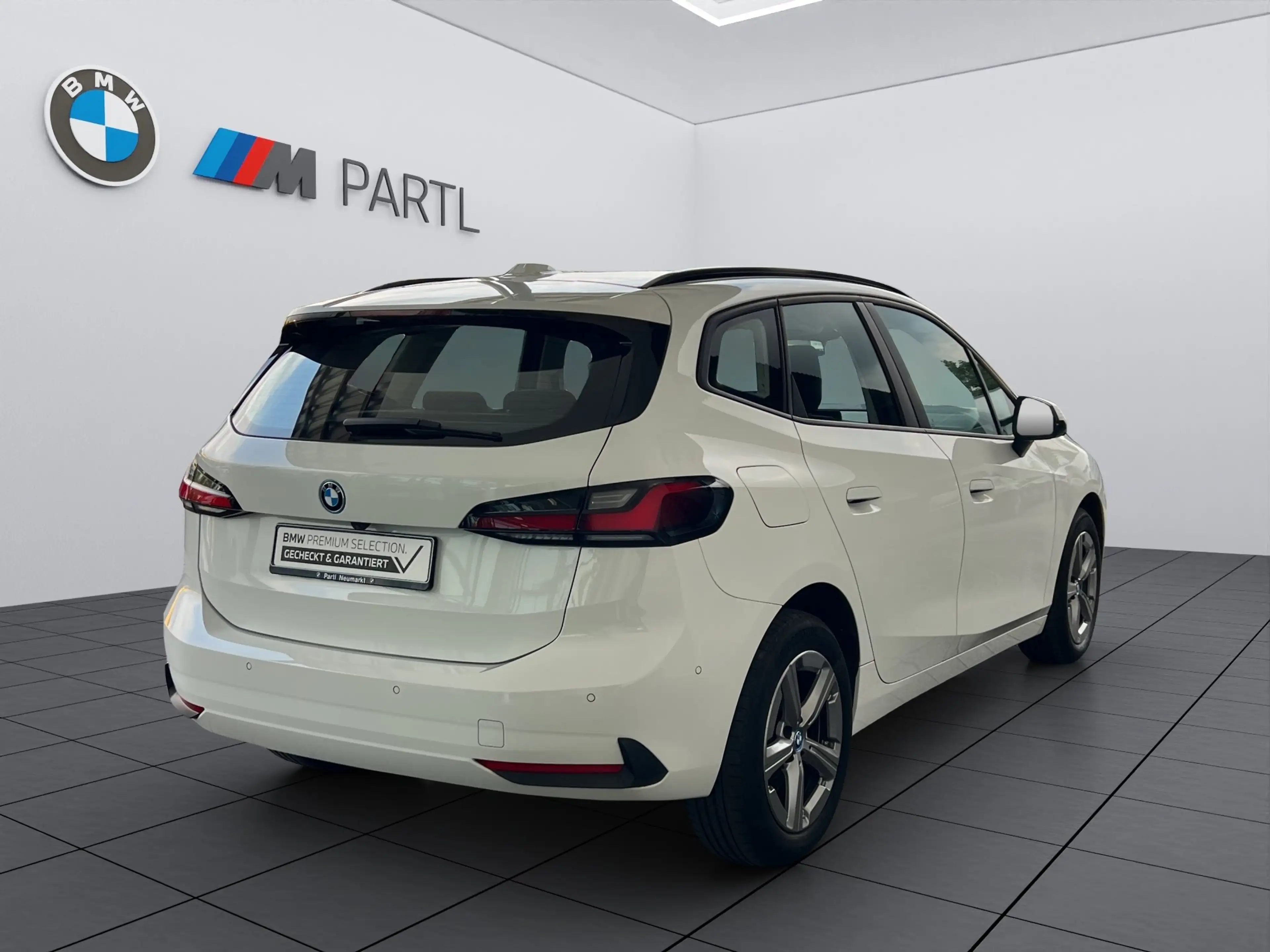 BMW 225 e xDrive ActiveTourer adapLED 360° HUD Keyless — photo 4