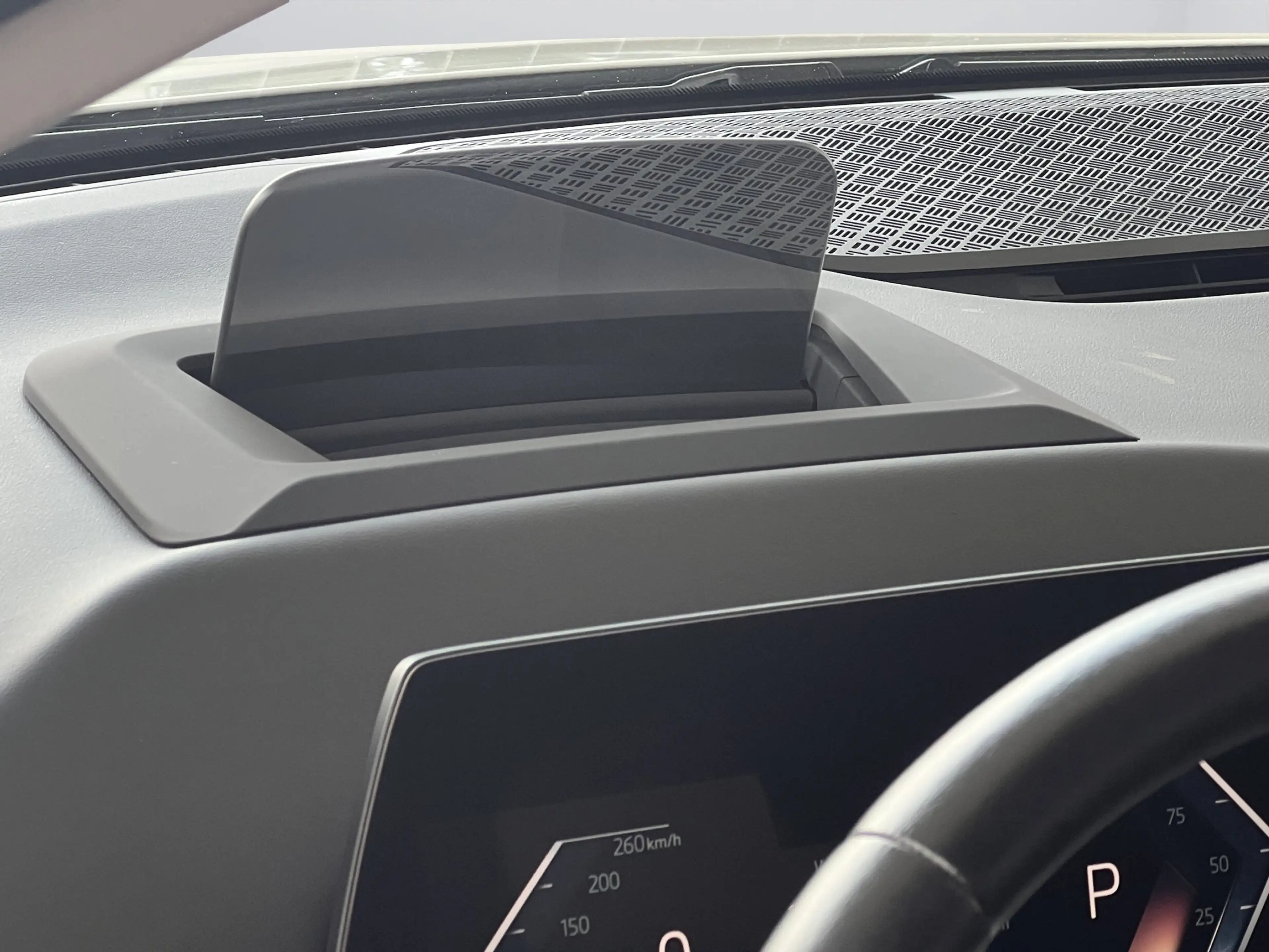 BMW 225 e xDrive ActiveTourer adapLED 360° HUD Keyless — photo 15