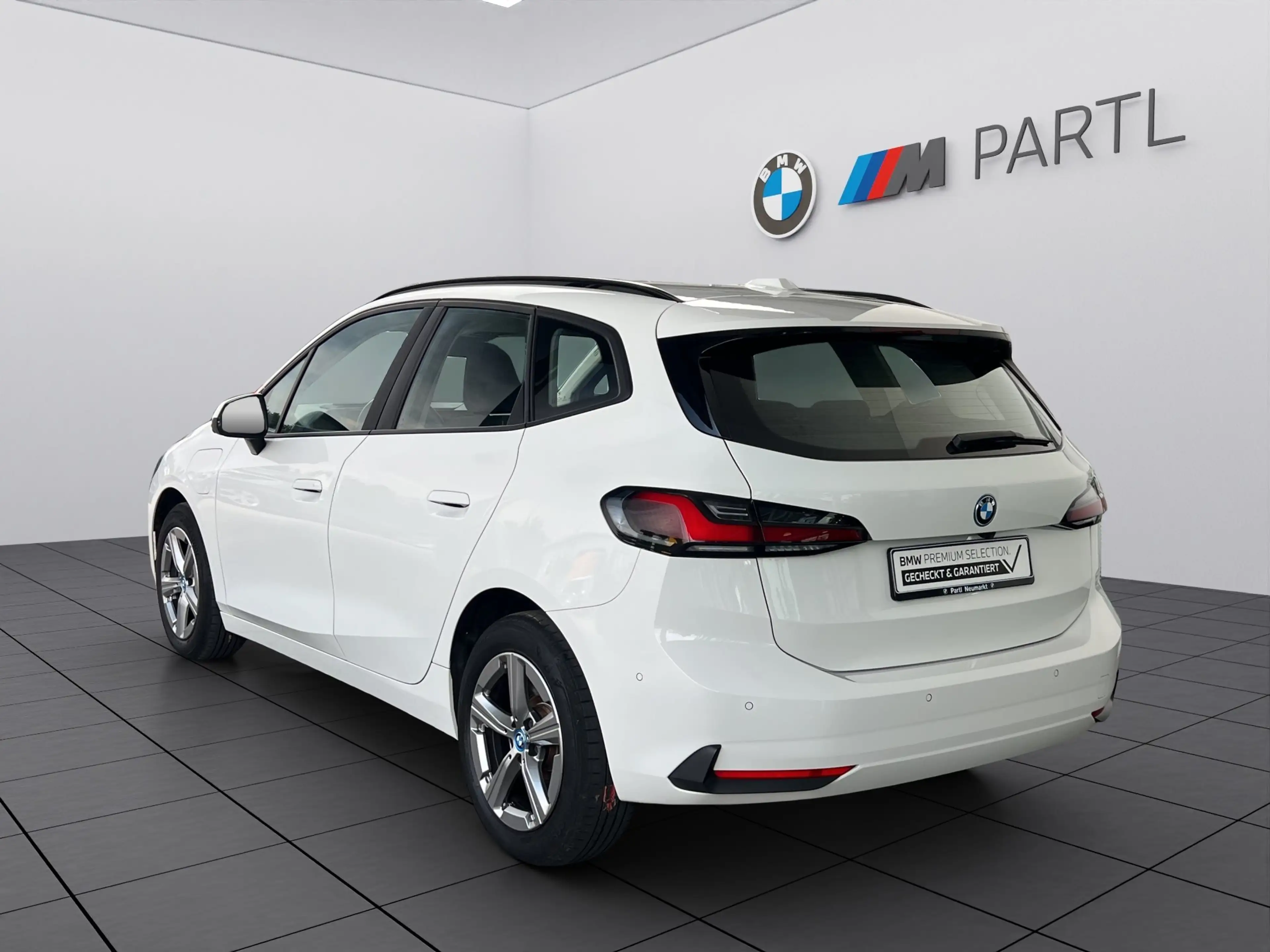 BMW 225 e xDrive ActiveTourer adapLED 360° HUD Keyless — photo 3