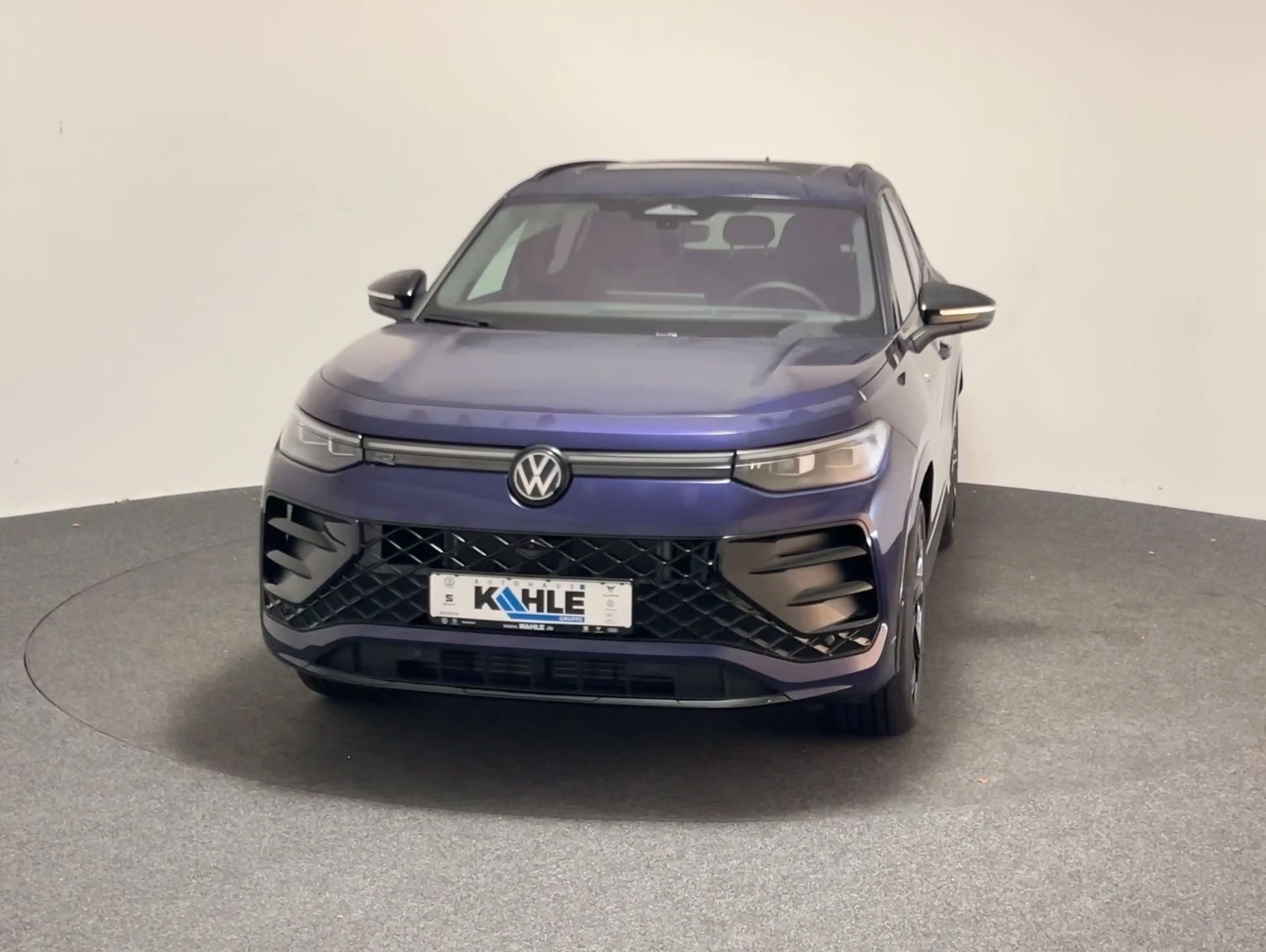 Volkswagen Tayron R-Line 1.5 eTSI DSG CarPlay Pano Black — photo 4