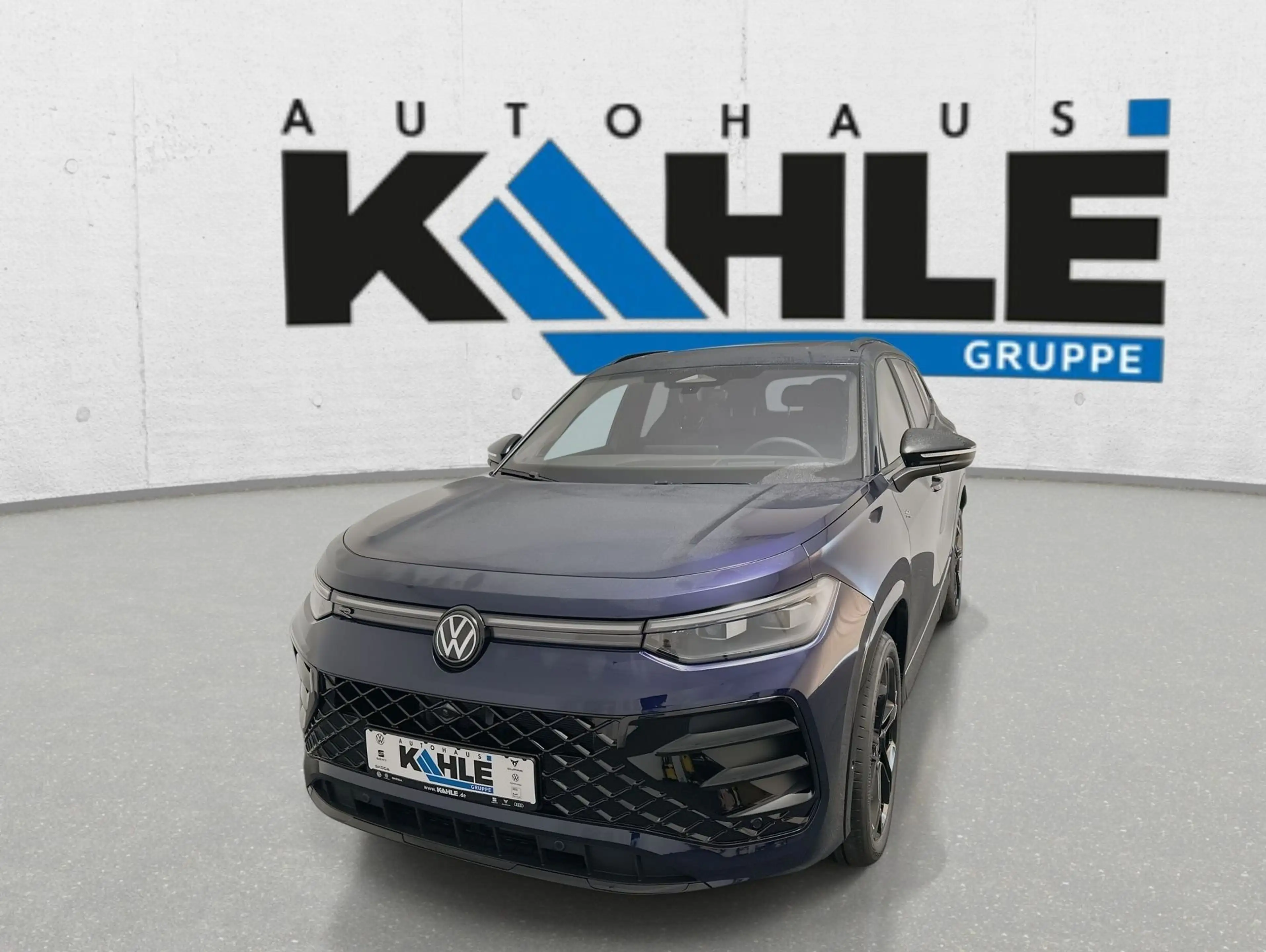 Volkswagen Tayron R-Line 1.5 eTSI DSG CarPlay Pano Black — photo 2