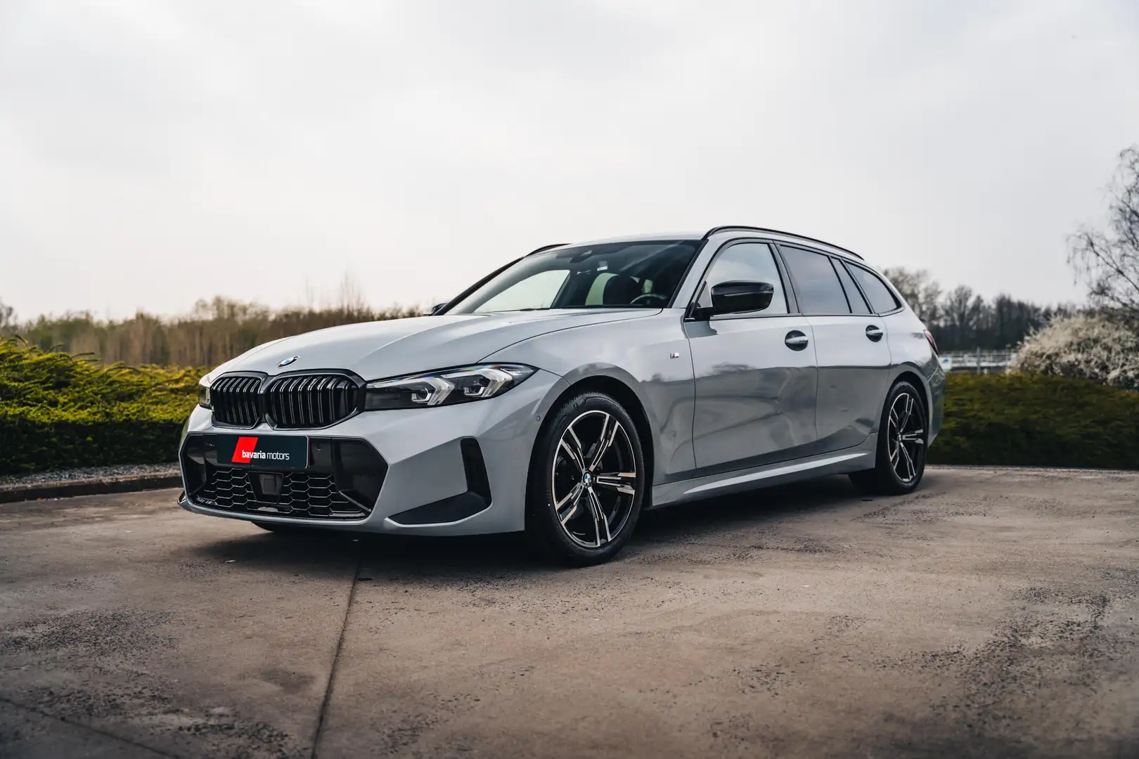 BMW 320 Touring MHEV / M Pack / Shadow Line Grau - 2