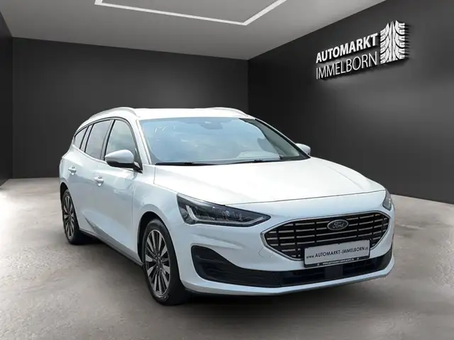 Ford Focus view 2