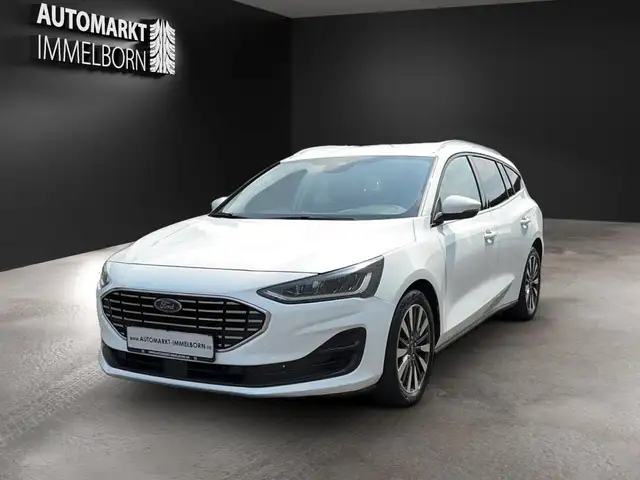 Ford Focus view 3