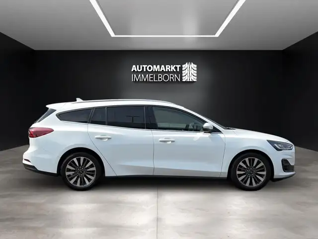 Ford Focus view 11