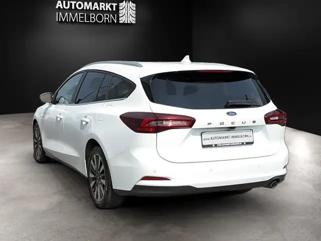 Ford Focus view 5
