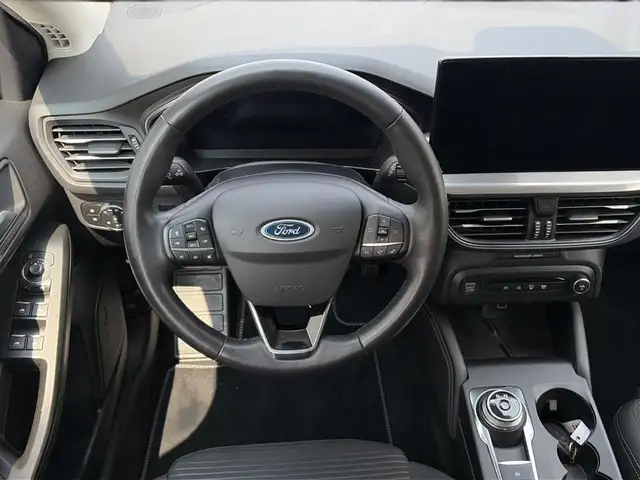 Ford Focus view 15