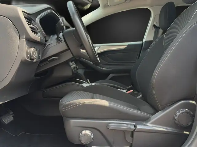 Ford Focus view 13