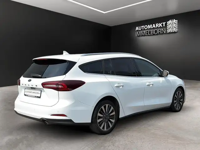 Ford Focus view 8