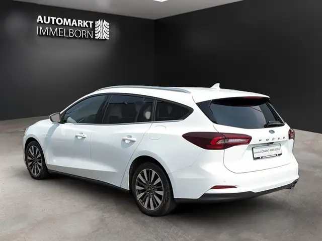 Ford Focus view 6