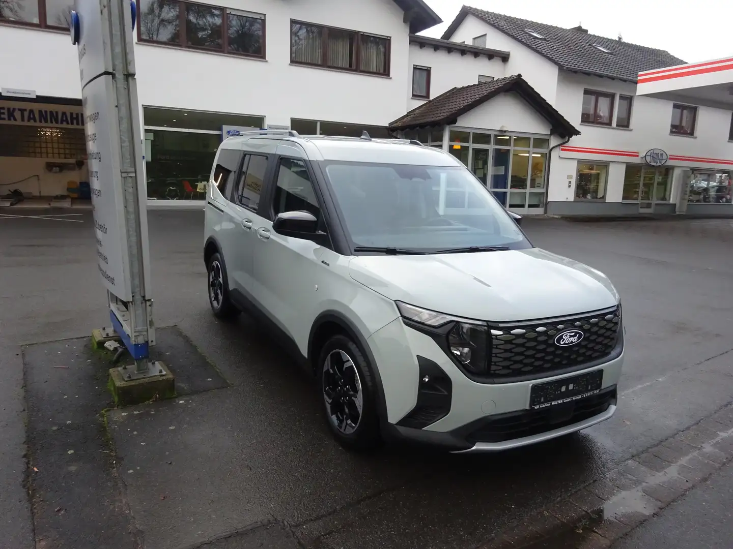Ford Tourneo Courier BEV Active Grau - 2