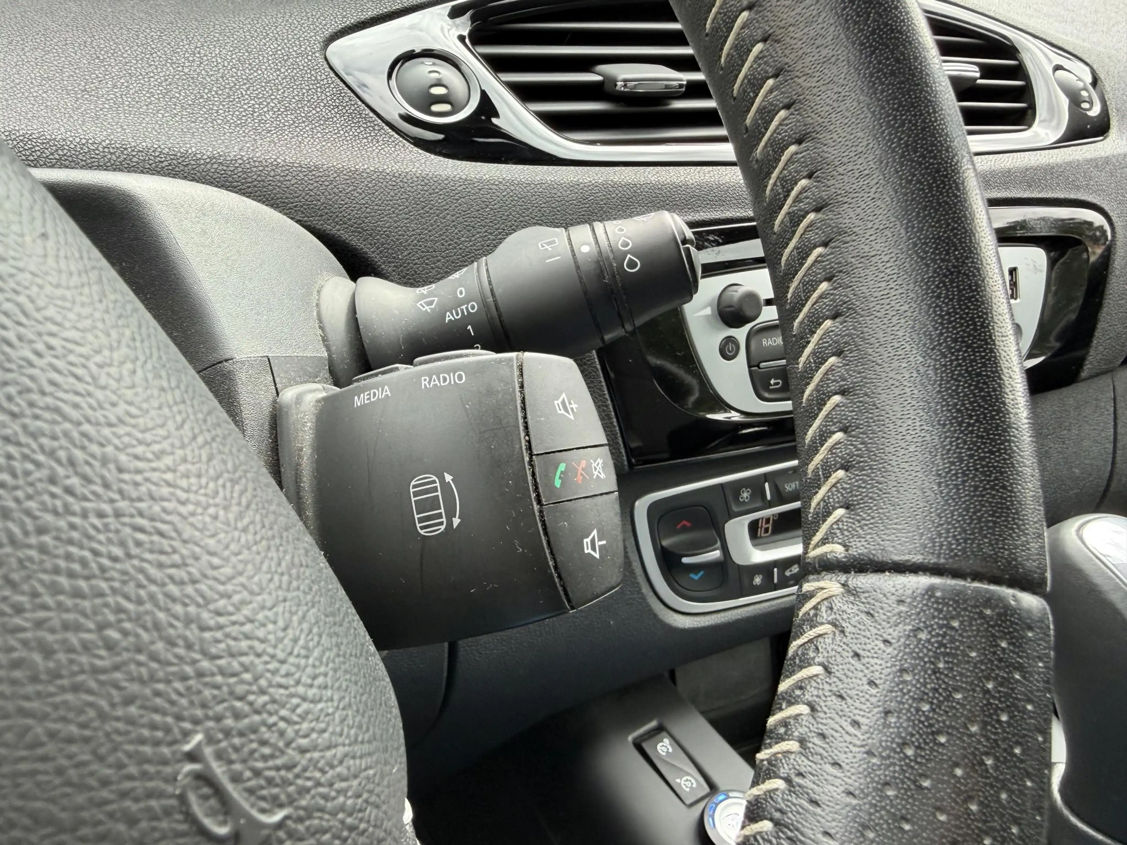 Renault Grand Scenic 2.0 Bose - LPG - Navi - Zuinig — photo 9