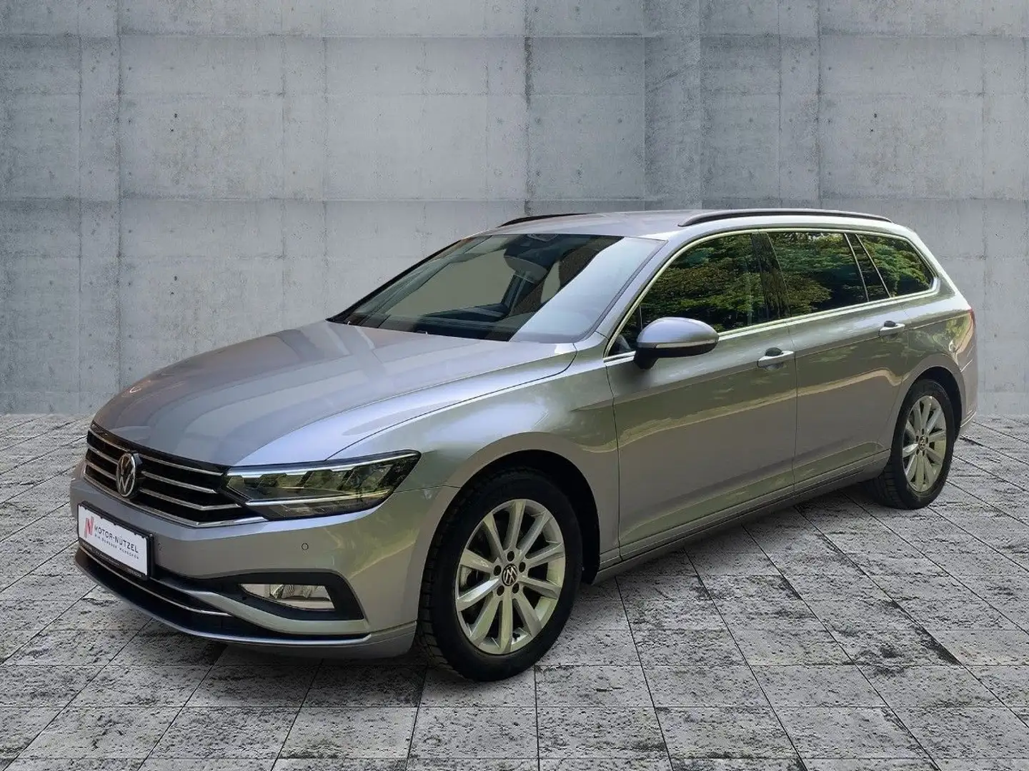 Volkswagen Passat Variant 1.5 TSI BUSINESS LED+NAV+APP+SHZ Silber - 2