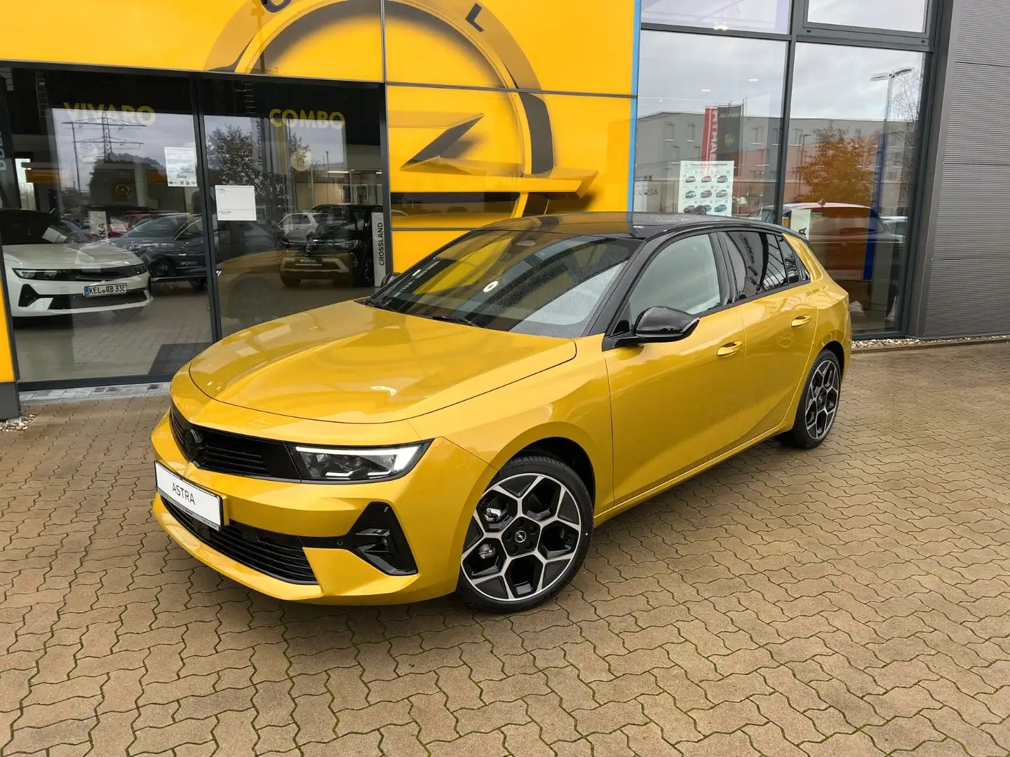 Opel Astra GS LINE  1.2 Turbo 130PS Gold - 2