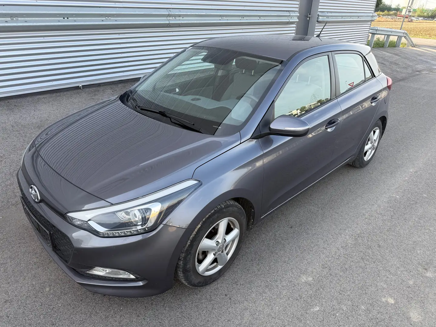 Hyundai i20 1,25 Comfort ID:99 Grau - 1