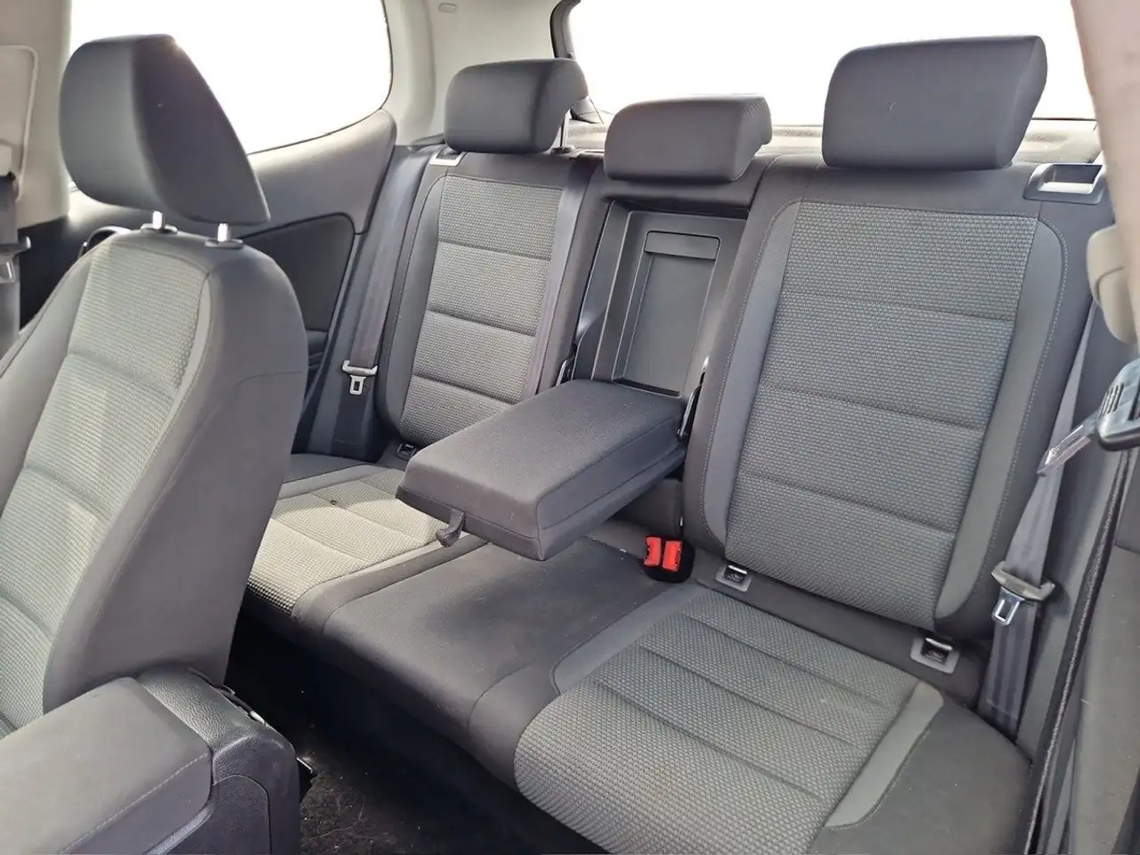 Volkswagen Golf Standard Model — photo 10