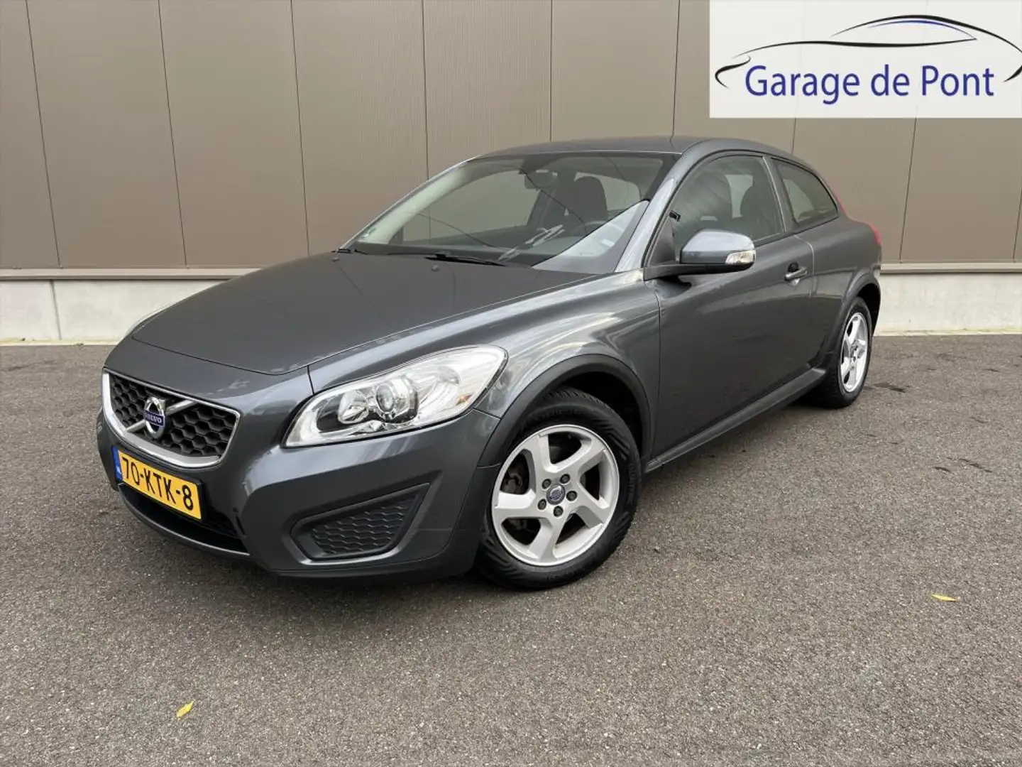 Volvo C30 1.6 Kinetic, zeer netjes! Gris - 1