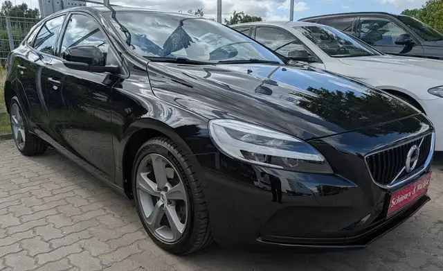 Volvo V40 T2 Momentum | LED | Navi | Kamera | Sitzhzg | Keyless | PDC | 2-Zonen-Klima