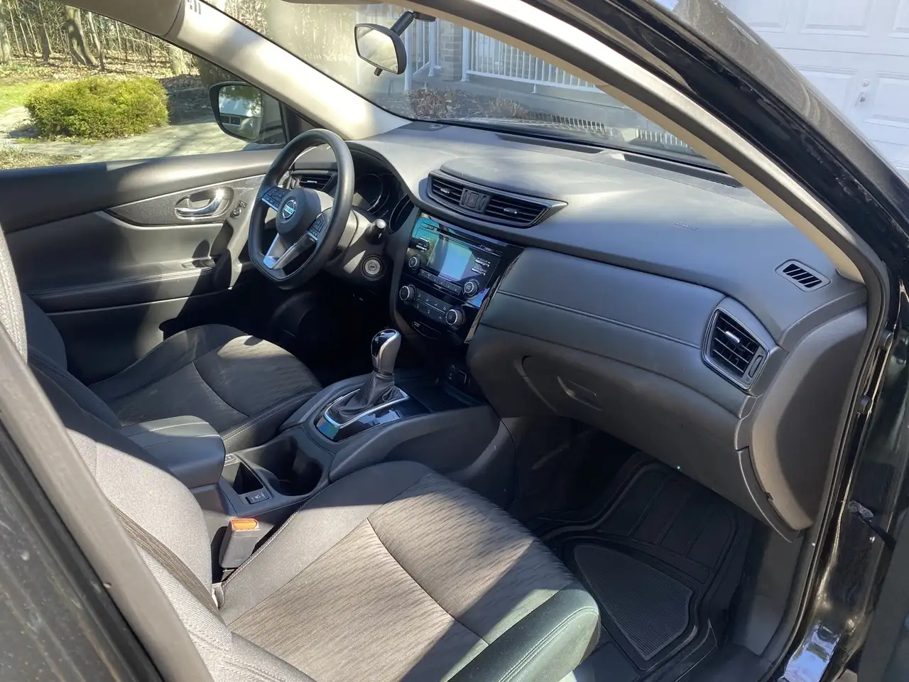 Nissan Rogue снимка Nissan Rogue
