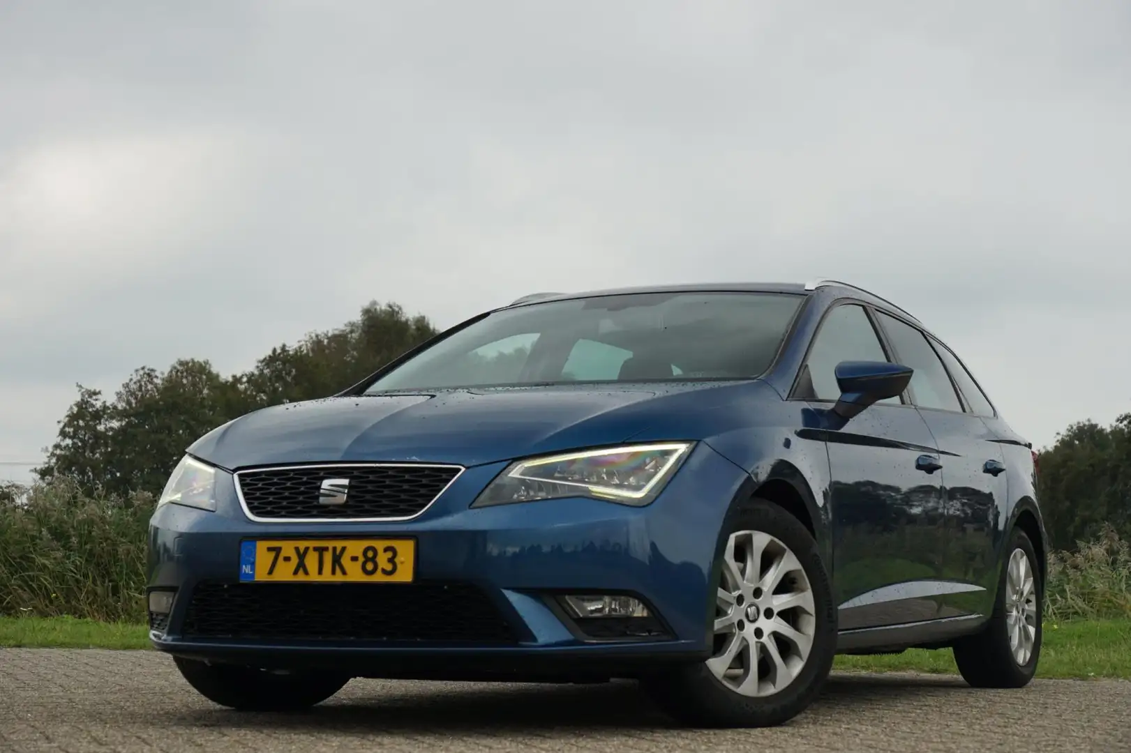 SEAT Leon ST 1.6 TDI Ecomotive Sport 145PK | Apollo Blue | C Blau - 2
