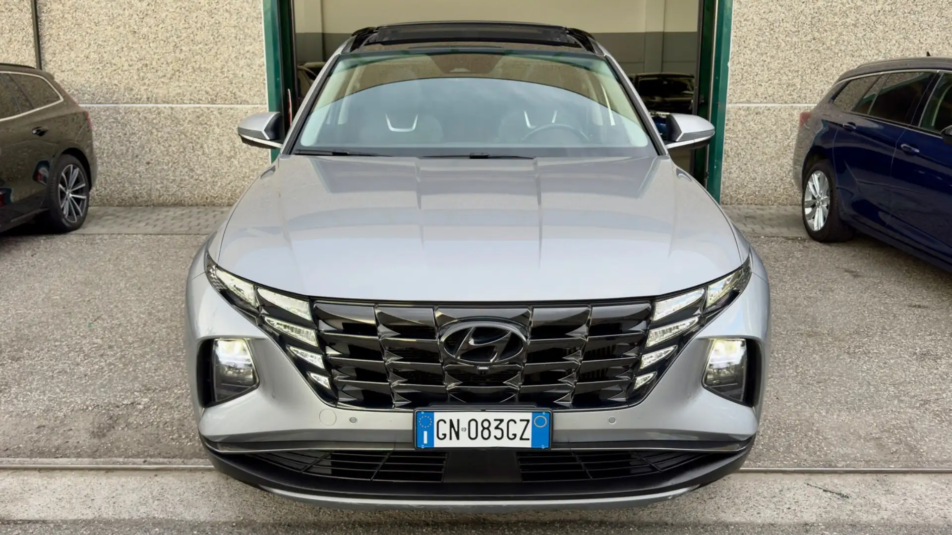 Hyundai TUCSON HYUNDAI TUCSON IX35 48V 1.6 CRDI DCT EXELLENCE 136 Grau - 2