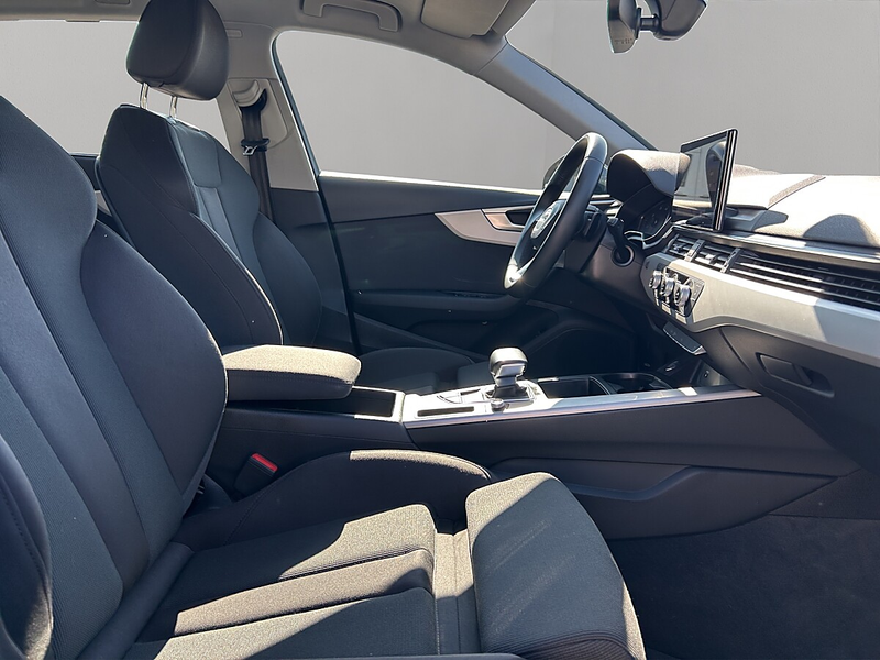 Audi A4 Avant 35 TDI S-tronic — photo 13