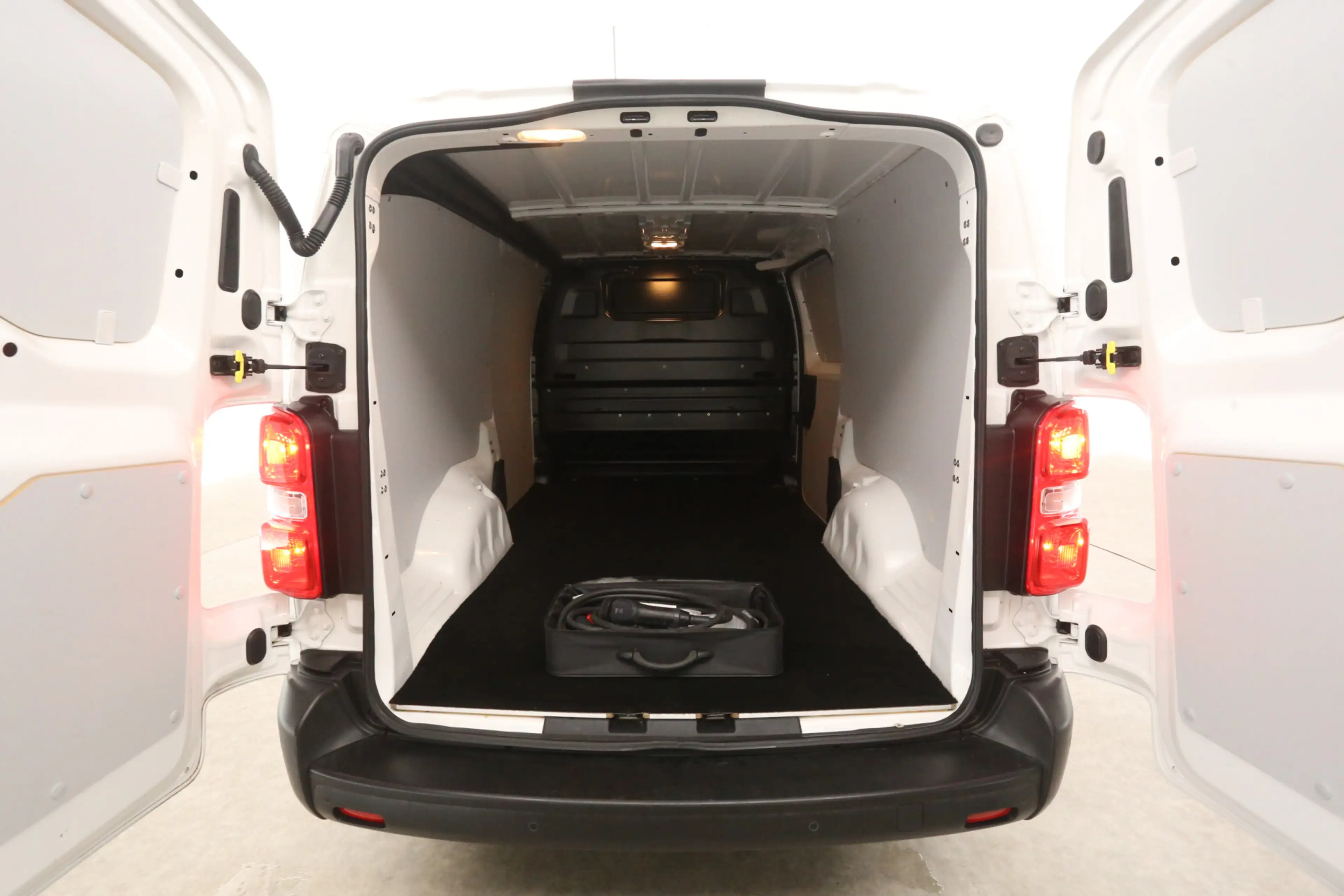 Opel Vivaro-e 75 kWh L3H1 | Snelladen | SOH 92% | Airco | Cruise — photo 3