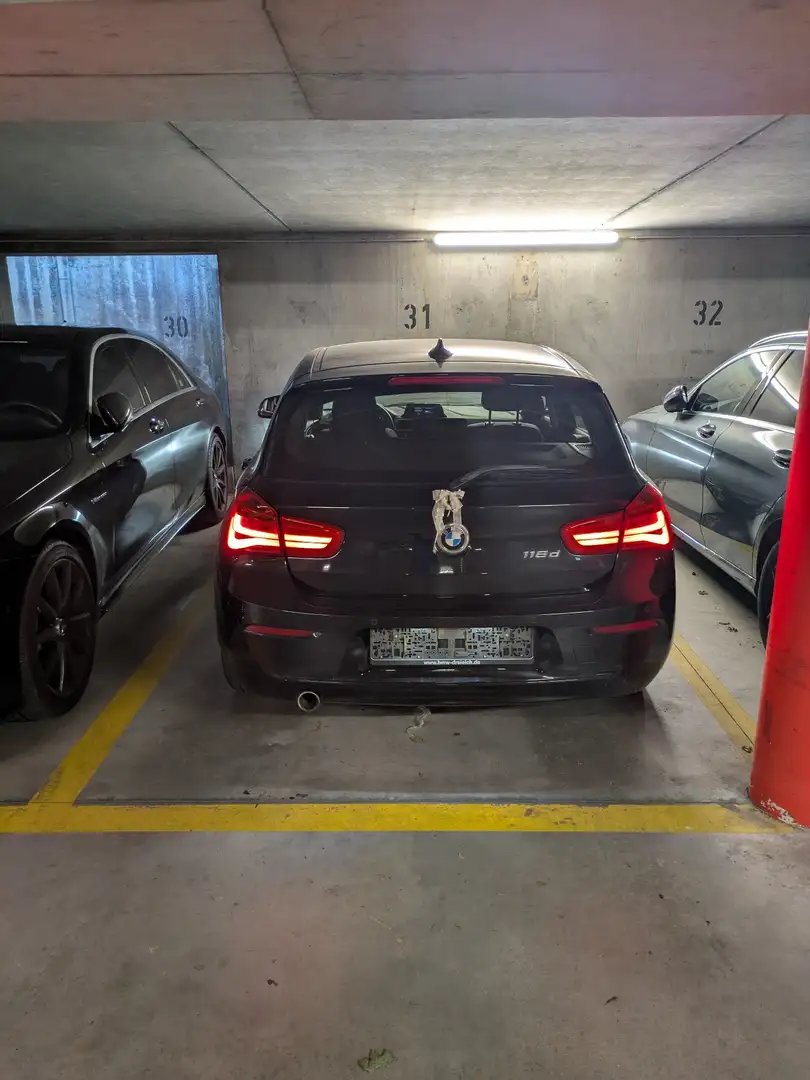 BMW 118 118d Advantage Schwarz - 2