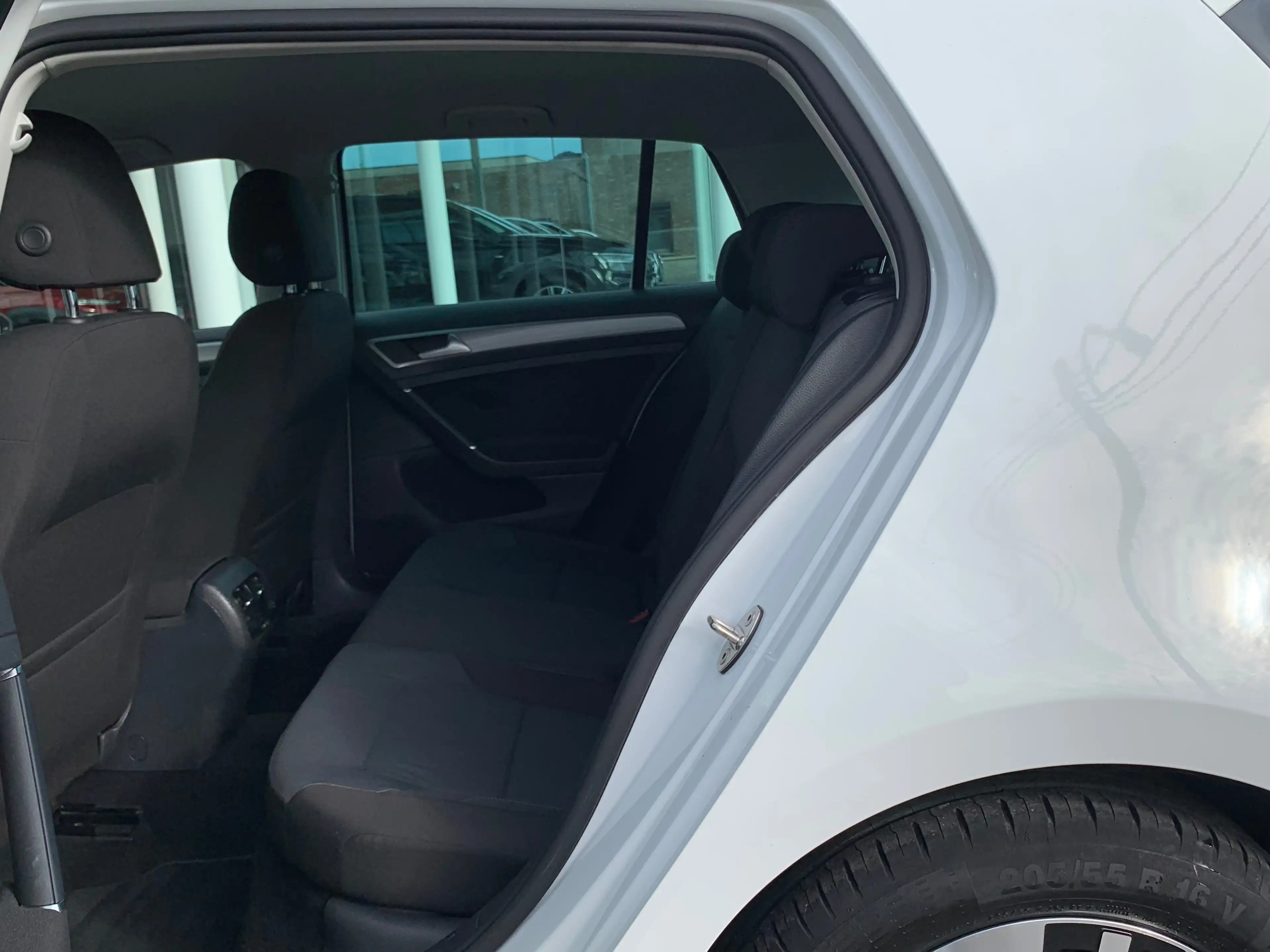 Volkswagen e-Golf 100% Electrique / Xenon / Grand Gps / Garantie — photo 13