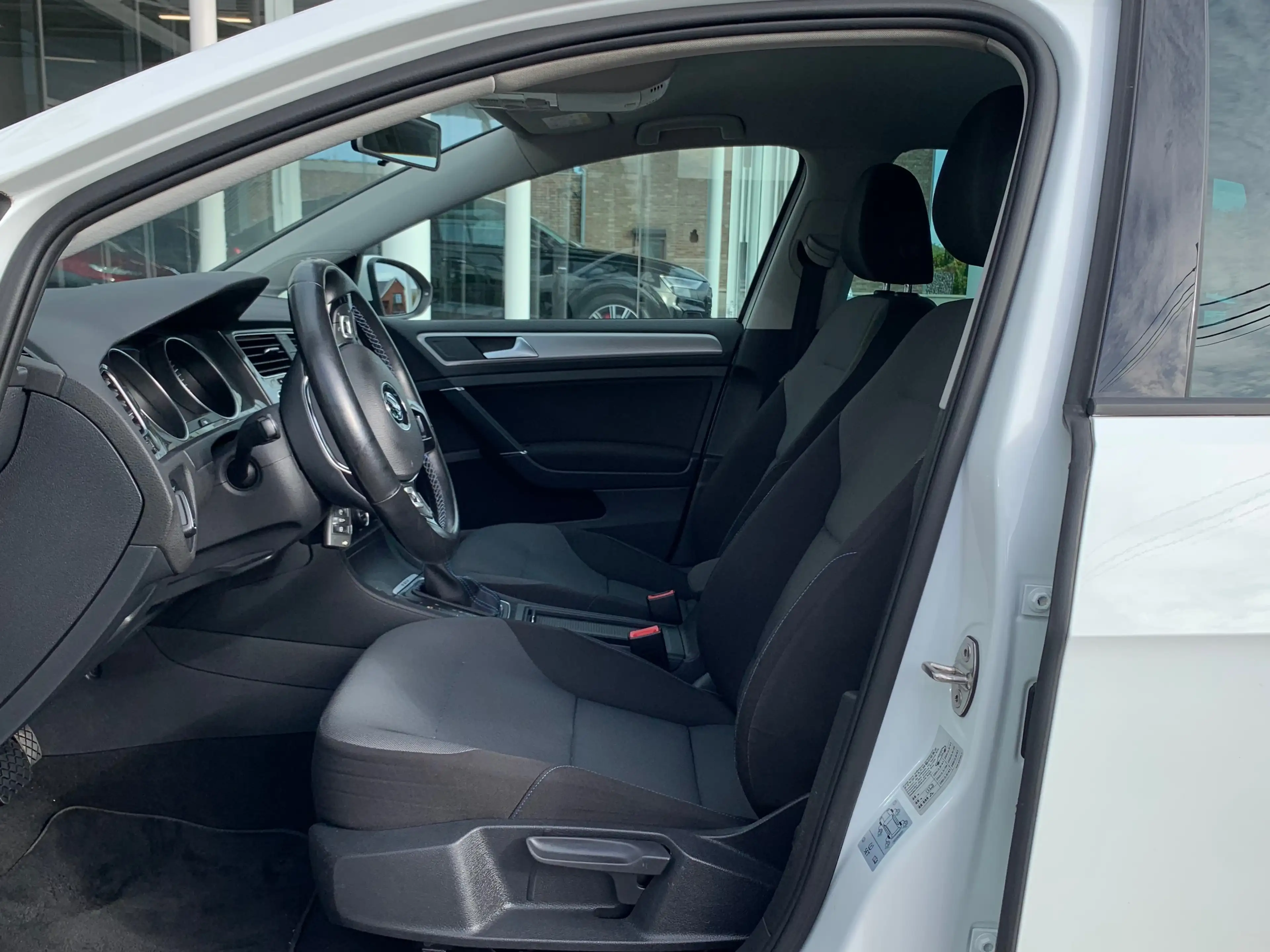 Volkswagen e-Golf 100% Electrique / Xenon / Grand Gps / Garantie — photo 12