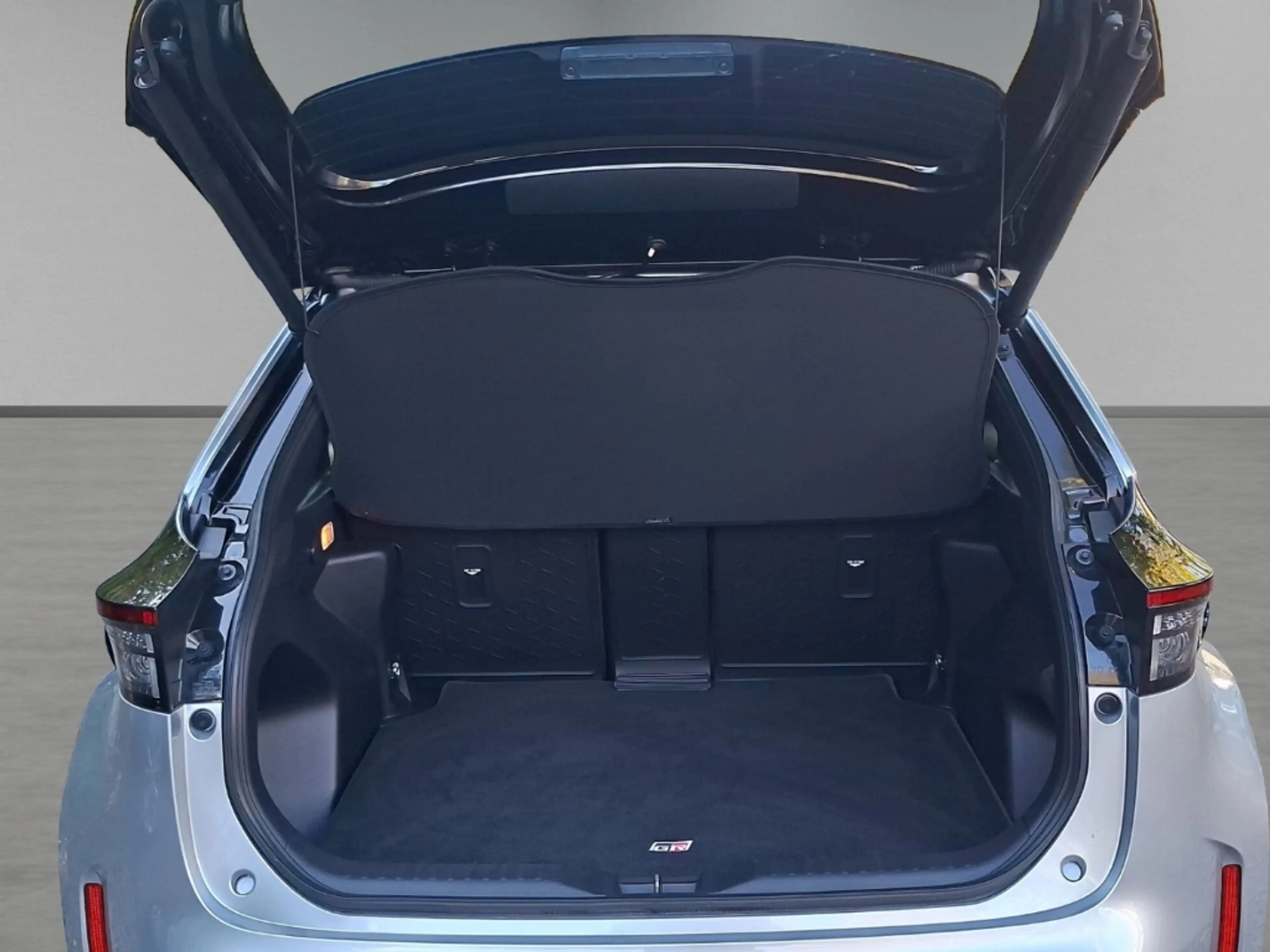 Toyota Yaris Cross Hybrid FWD GR Sport — photo 9