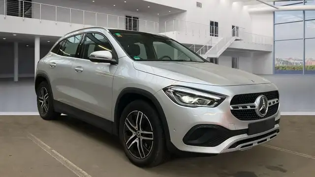 Mercedes-Benz GLA 250 e Panorama*LED*Leder*Navi*DAB*18*Virtual