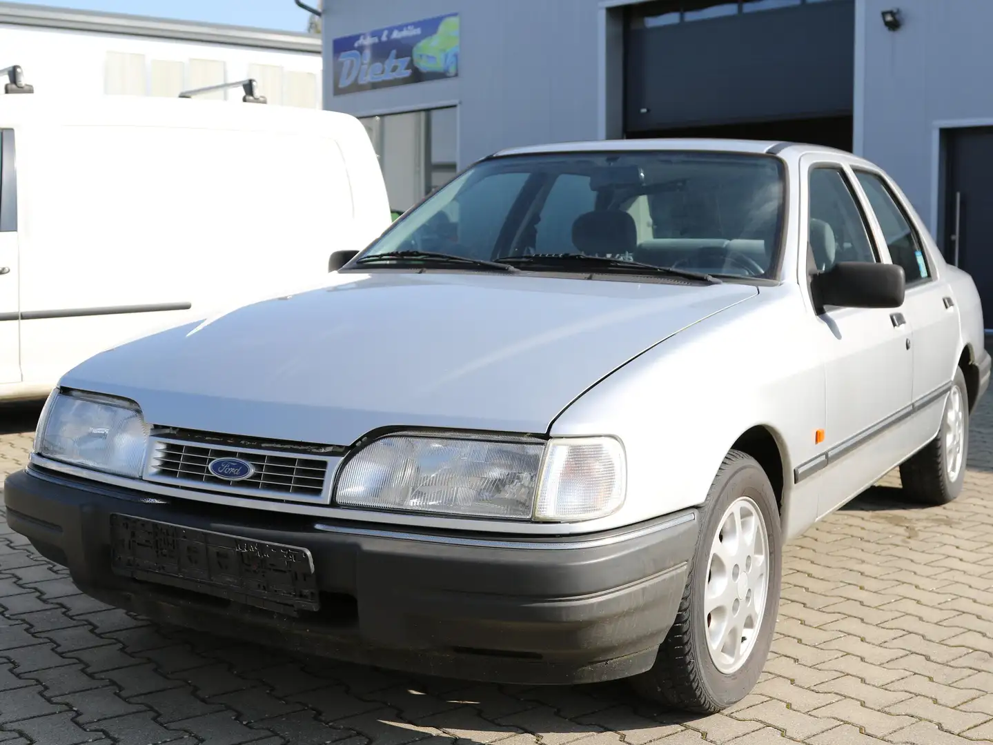 Ford Sierra GBG Srebrny - 2