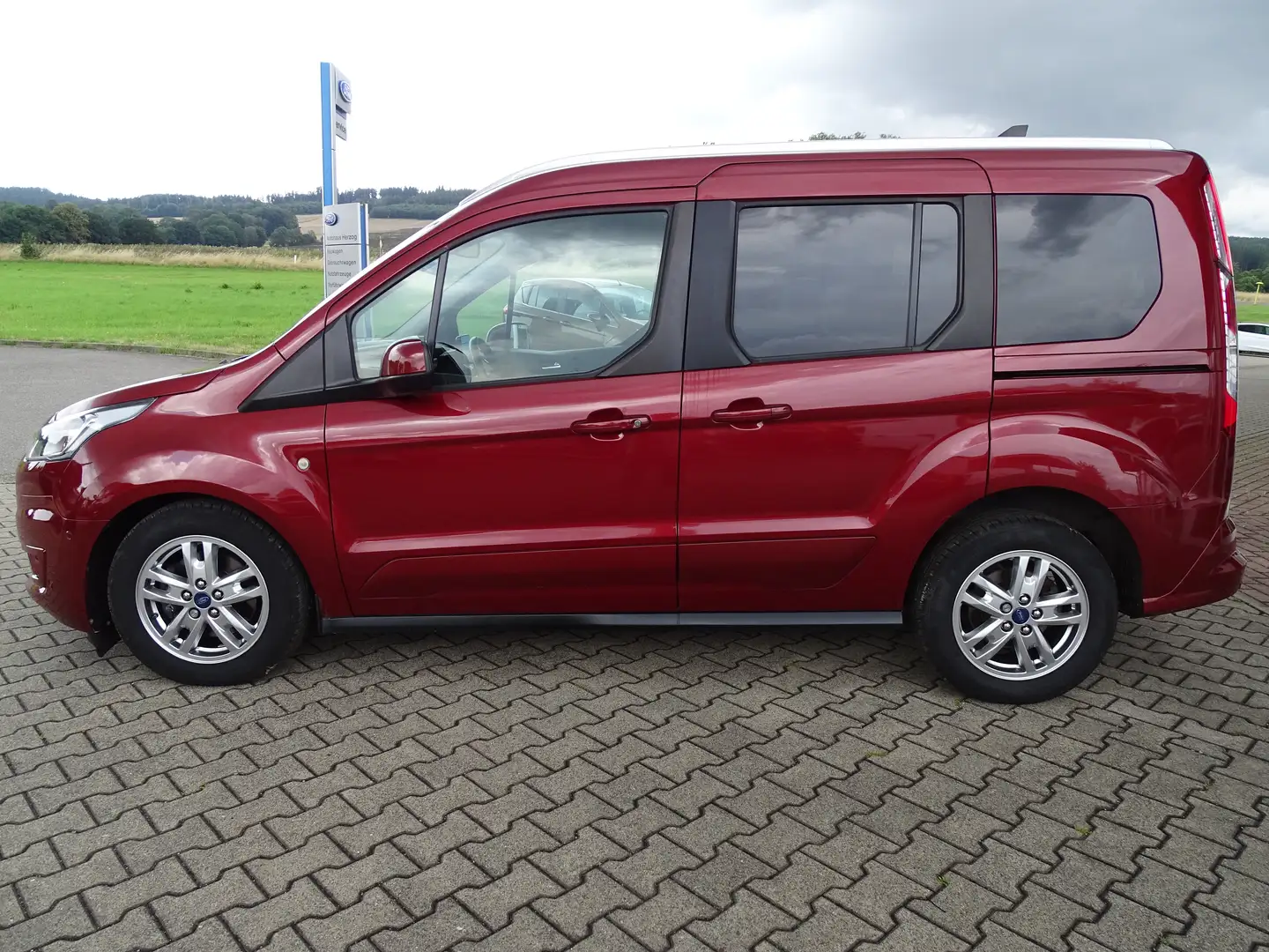 Ford Tourneo Connect Titanium Rot - 2