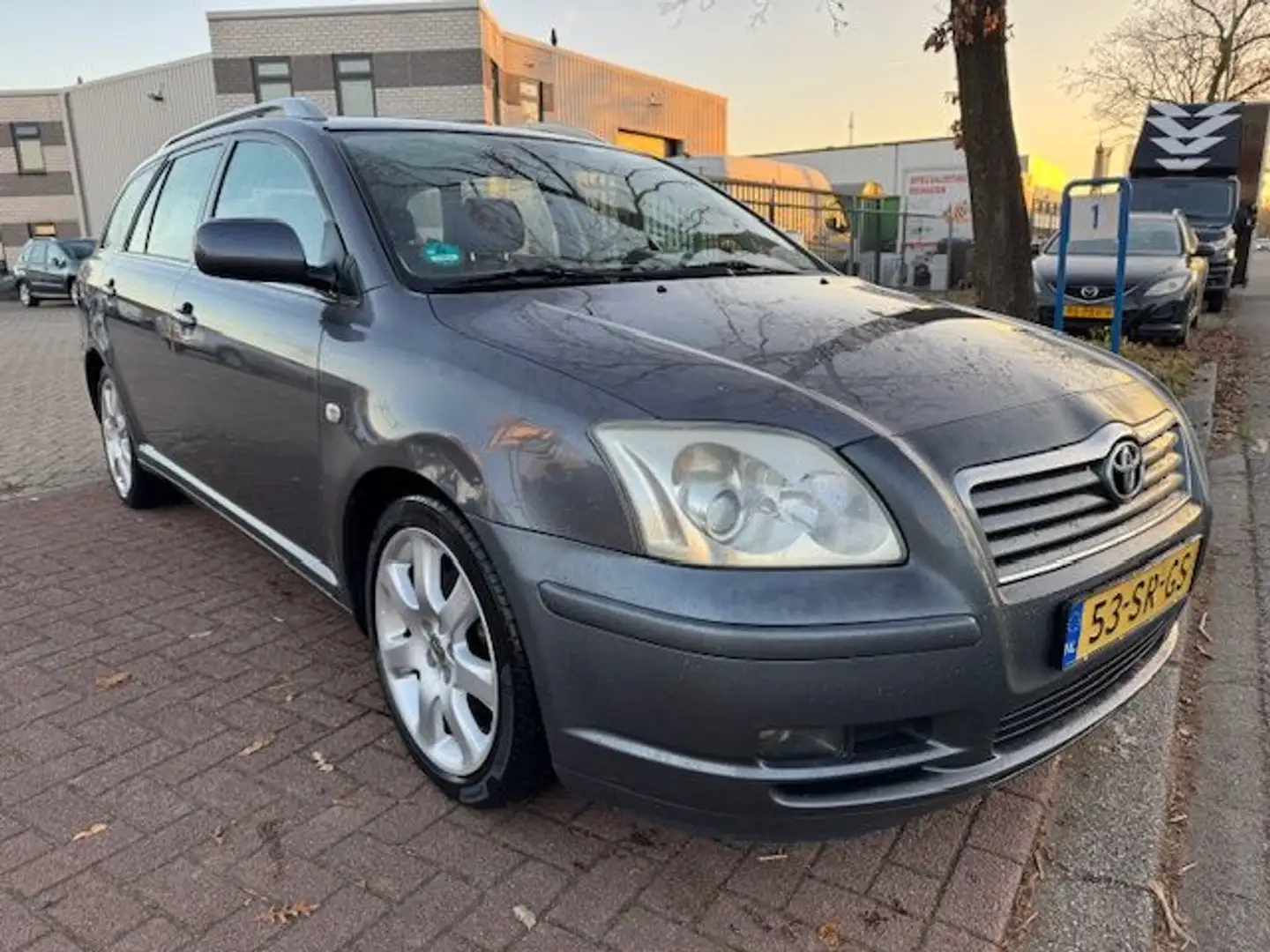 Toyota Avensis Wagon 2.0 VVTi Linea Luna Airco/ECC,Cruisecontrol Grau - 1