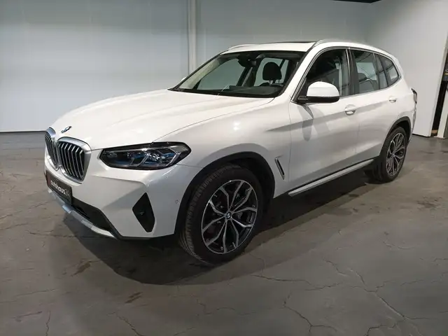 BMW X3 view 3