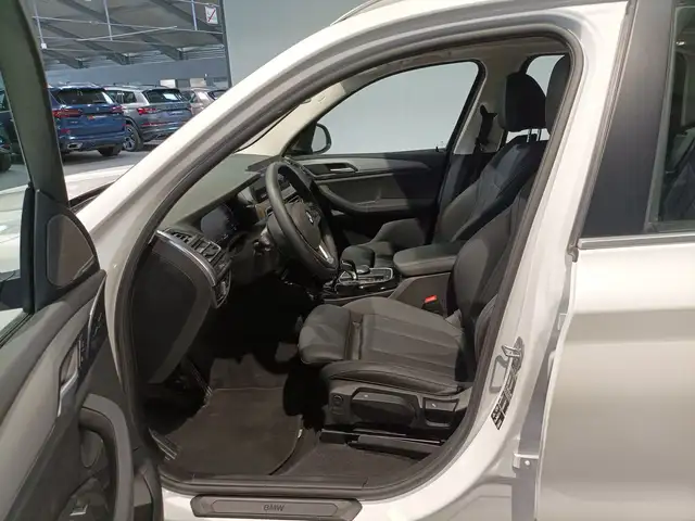 BMW X3 view 8