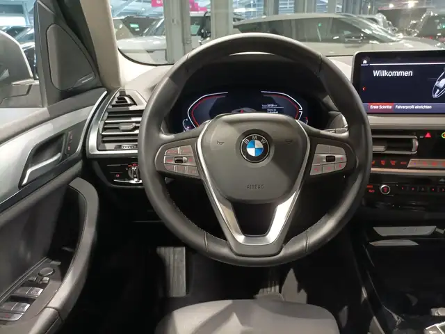 BMW X3 view 10