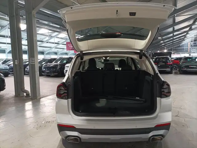 BMW X3 view 6