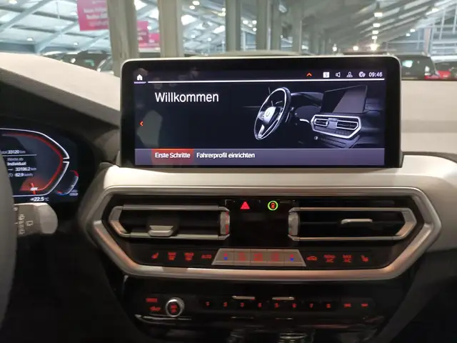 BMW X3 view 12