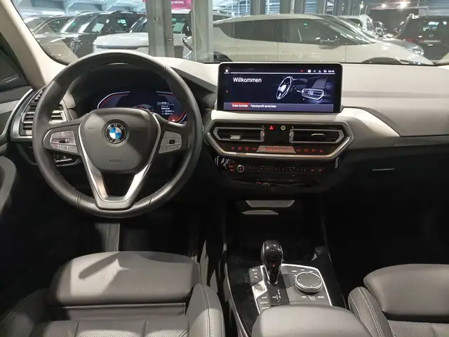 BMW X3 view 9