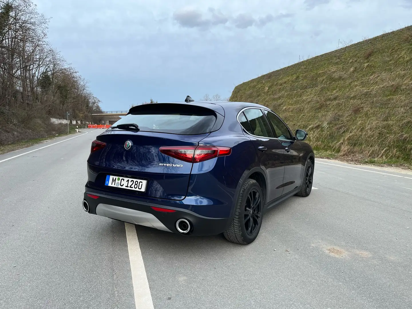 Alfa Romeo Stelvio 2.2 Diesel 16V AT8 Blau - 2