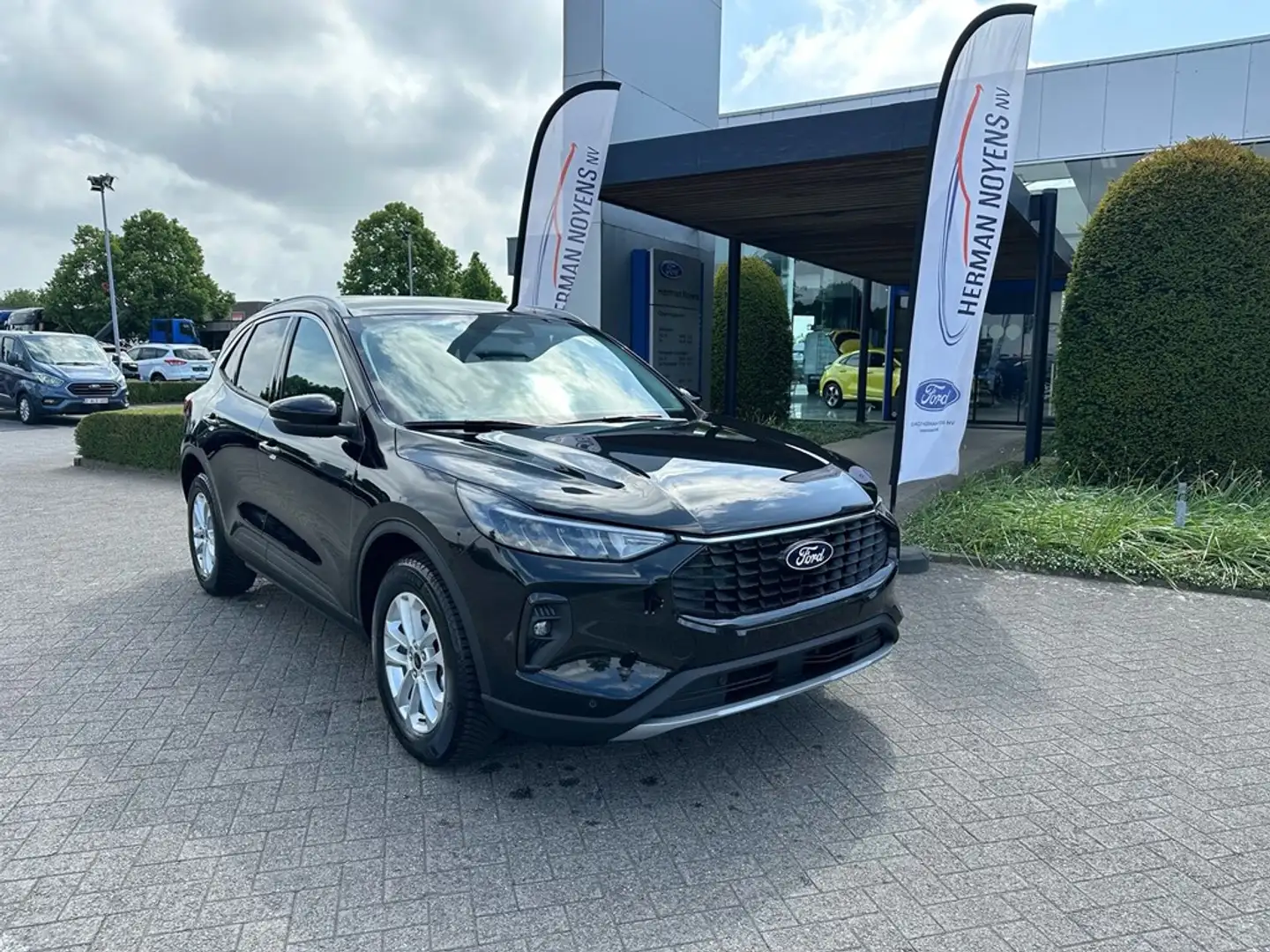 Ford Kuga Titanium FHEV - FWD Zwart - 1