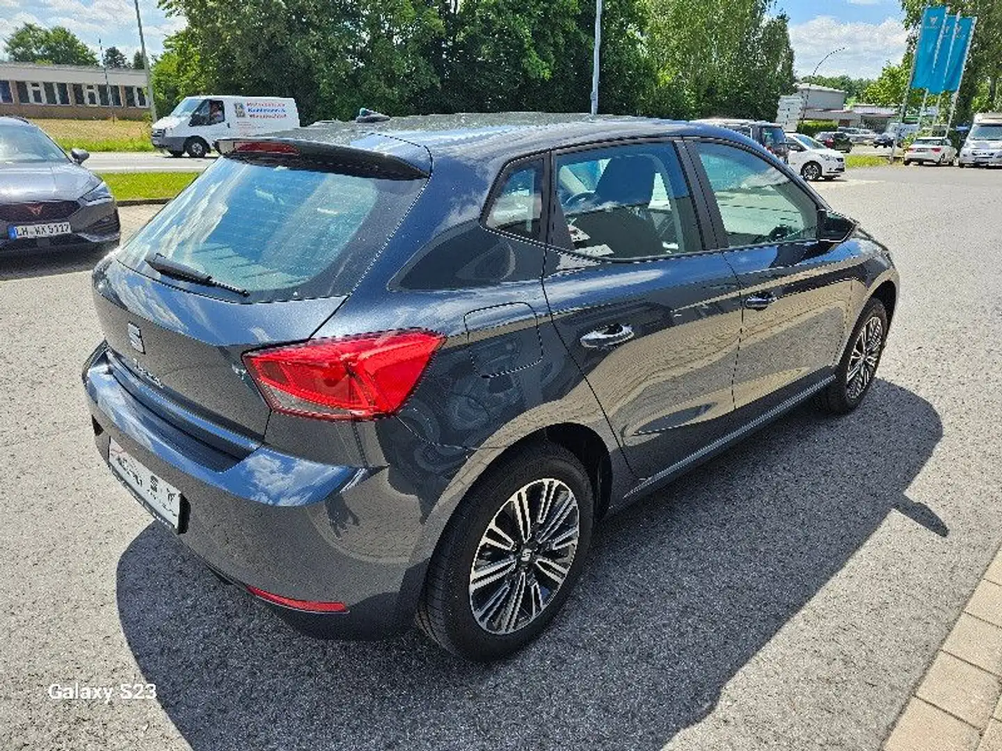 SEAT Ibiza Road 1,0 TSI DSG*Navi*Kamera*WinterPaket Grijs - 2