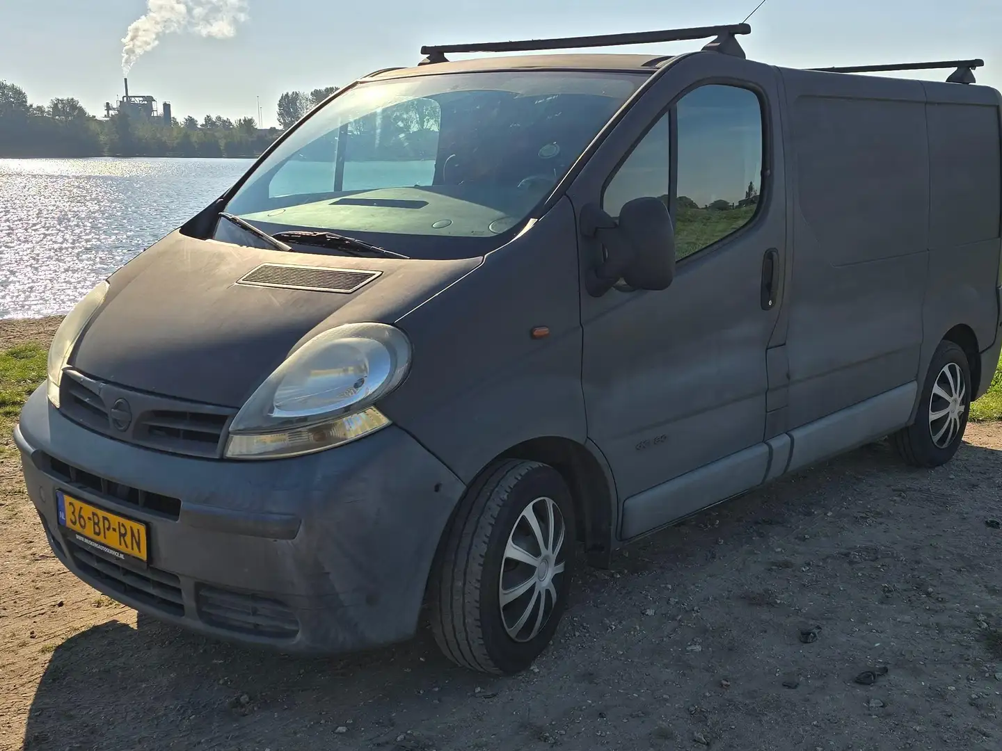 Nissan Primastar Kangoo 1.6-16V Privilège crna - 2