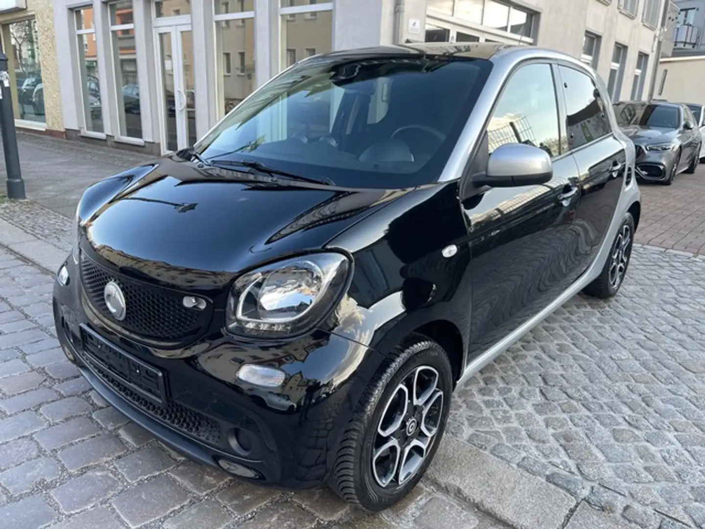 smart forFour ForFour Pano*SHZG*Automatic* 52kW Schwarz - 2