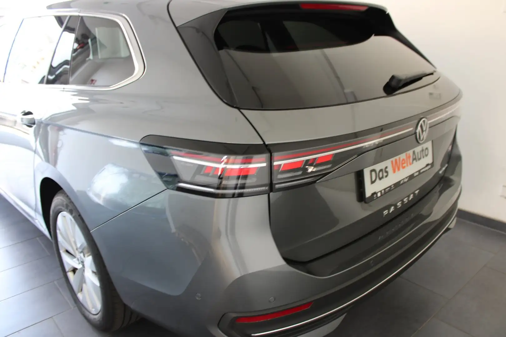 Volkswagen Passat Variant Business eHybrid 150kW Grau - 2