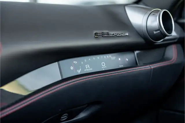Ferrari F8 Tributo view 25